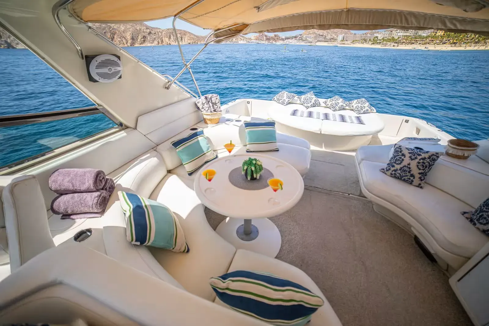 Interior lujoso del yate